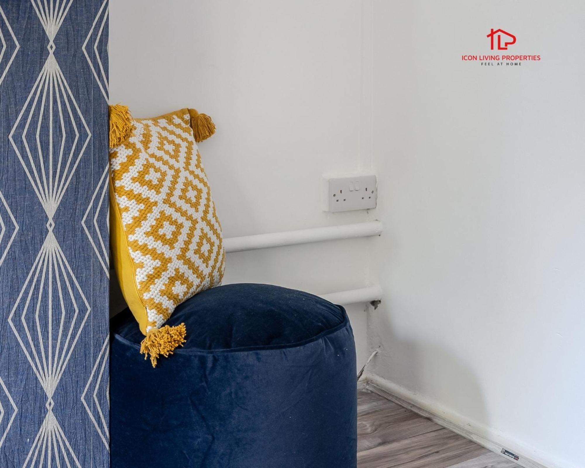 Spacious 1 Bed Flat For Contractors Leisure And Relocation Guests By Icon Living Properties Short Lets And Serviced Accommodation Barking Exterior foto